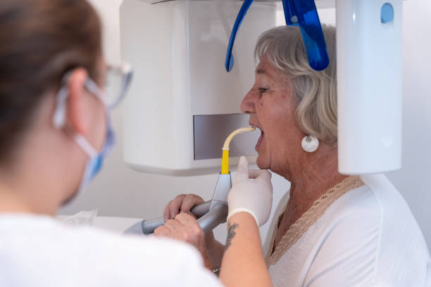 Best Emergency Tooth Extraction in Carpentersvle, IL